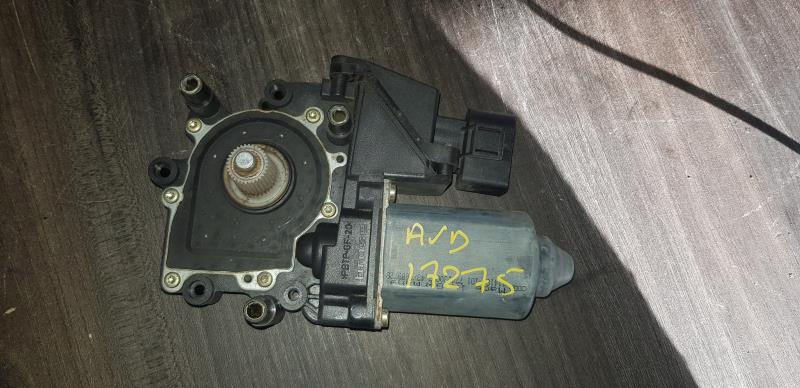 Moteur leve vitre avant droit