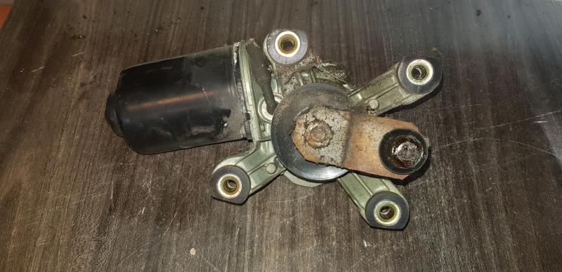 Motore tergicristallo anteriore