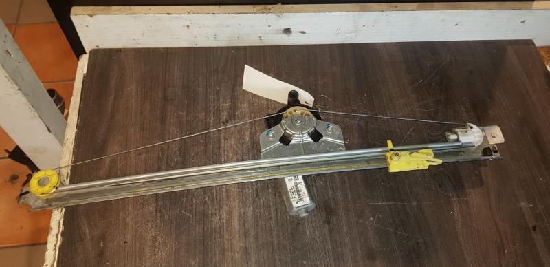 Leve vitre electrique avant droit