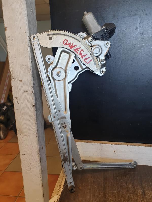 Leve vitre electrique avant droit