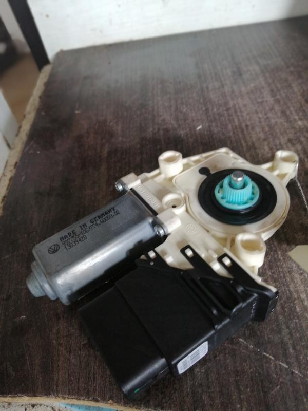 Moteur leve vitre arriere gauche