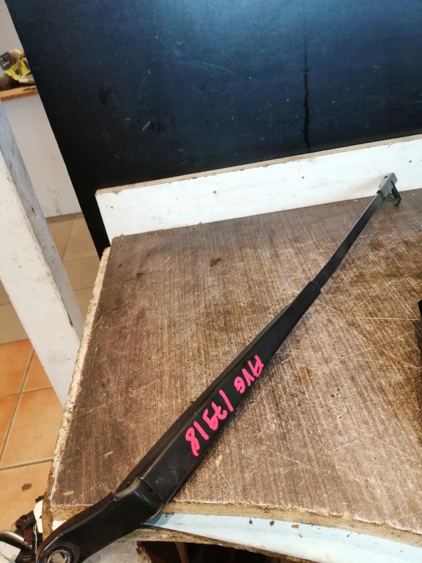 Braccio tergicristallo anteriore destro