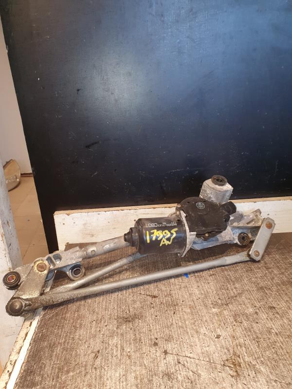 Moteur essuie glace avant