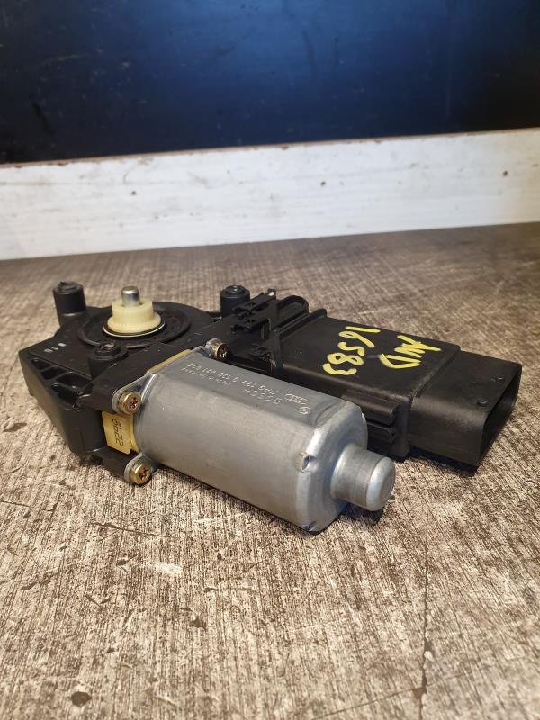 Moteur leve vitre avant droit