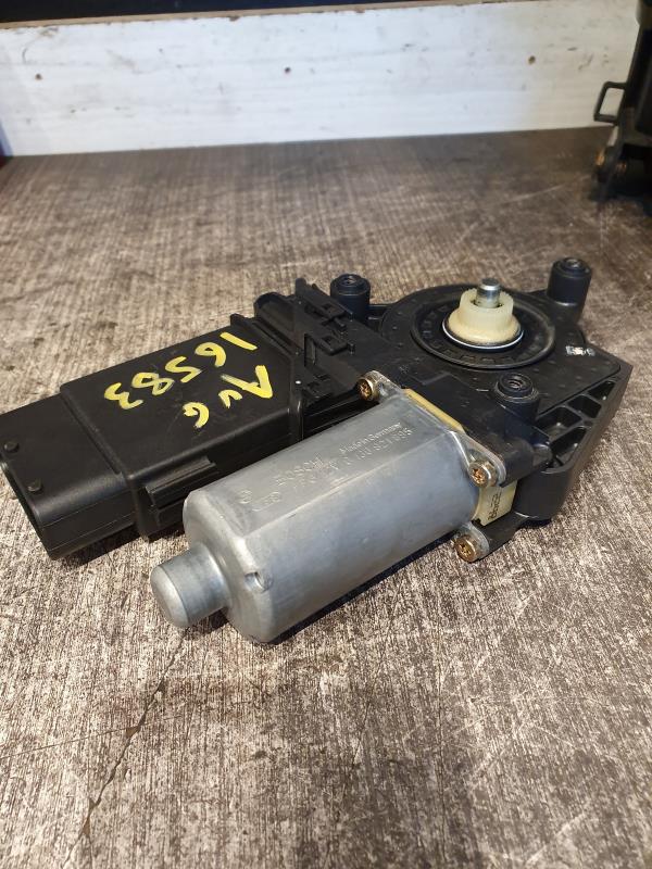 Moteur leve vitre avant gauche