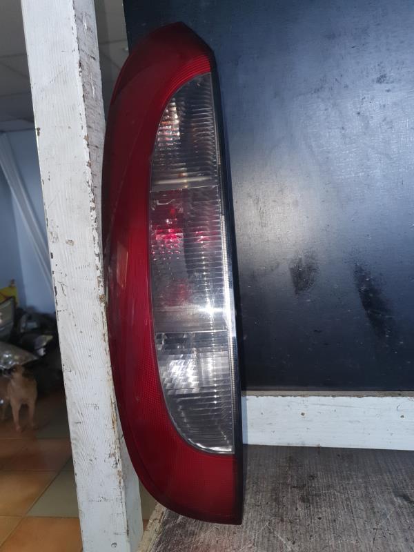 Fanale posteriore principale sinistro (luci)