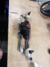 Moteur essuie glace avant