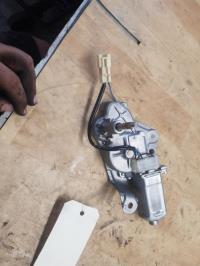 Motor de limpiaparabrisas trasero