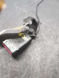 Attache ceinture arriere droit