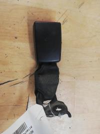 Attache ceinture arriere droit