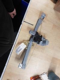 Leve vitre electrique avant droit