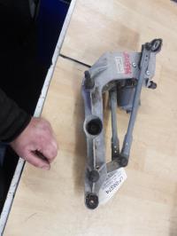 Moteur essuie glace avant