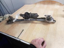 Moteur essuie glace avant