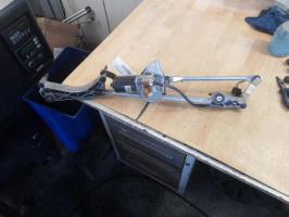 Motore tergicristallo anteriore