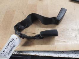 Attache ceinture arriere droit