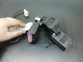 Attache ceinture arriere droit