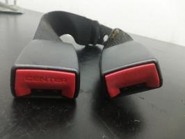 Attache ceinture arriere droit