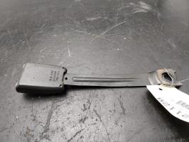 Attache ceinture avant droit