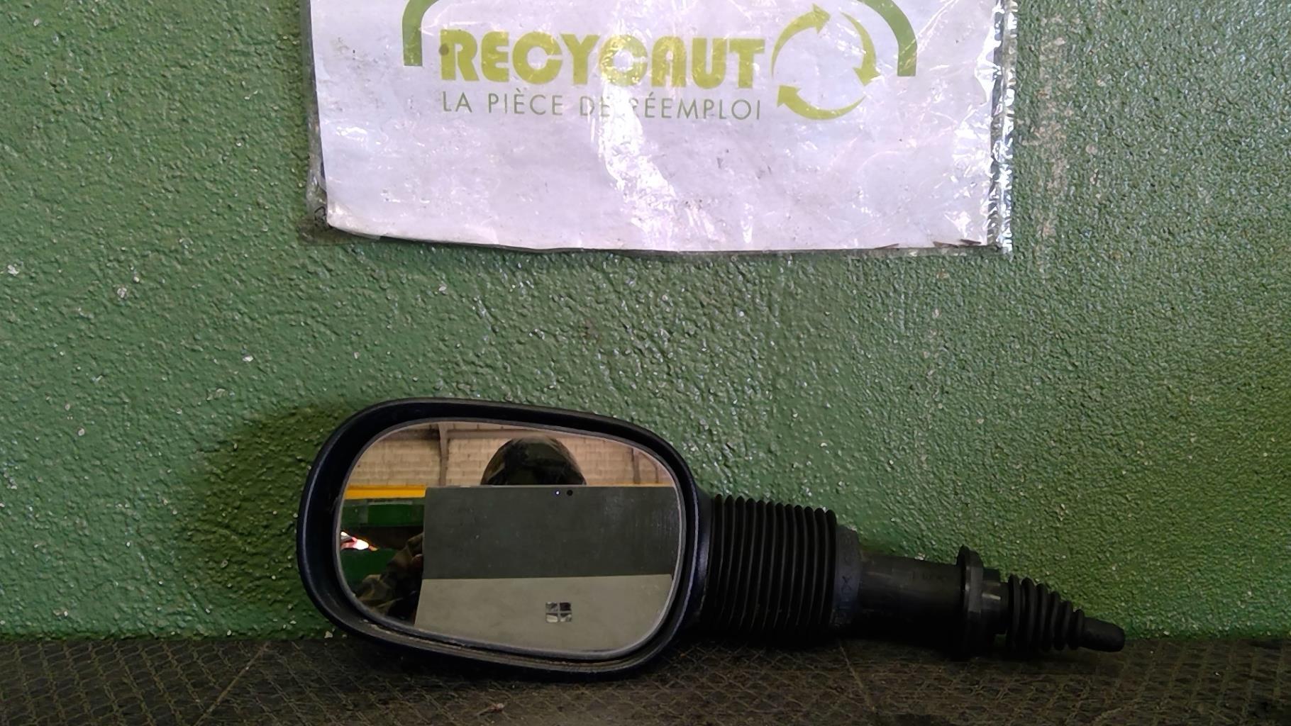 Retrovisor izquierdo