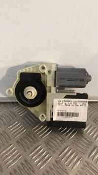 Moteur leve vitre avant gauche