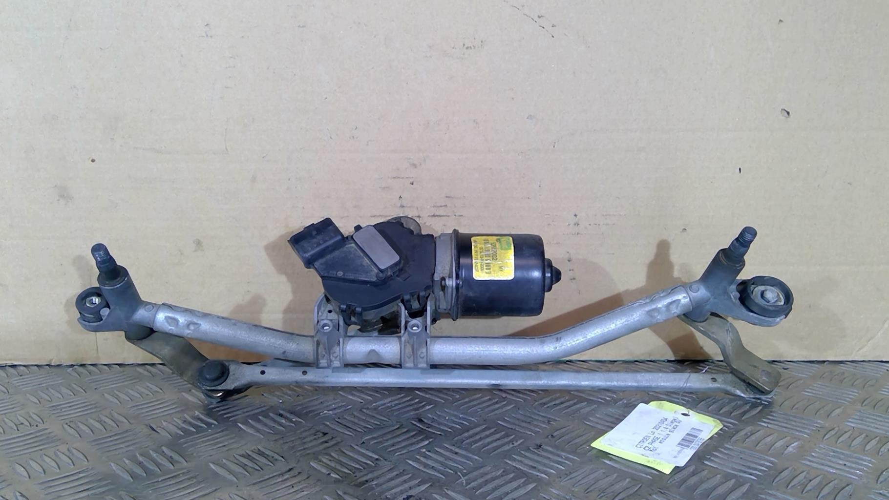Moteur essuie glace avant