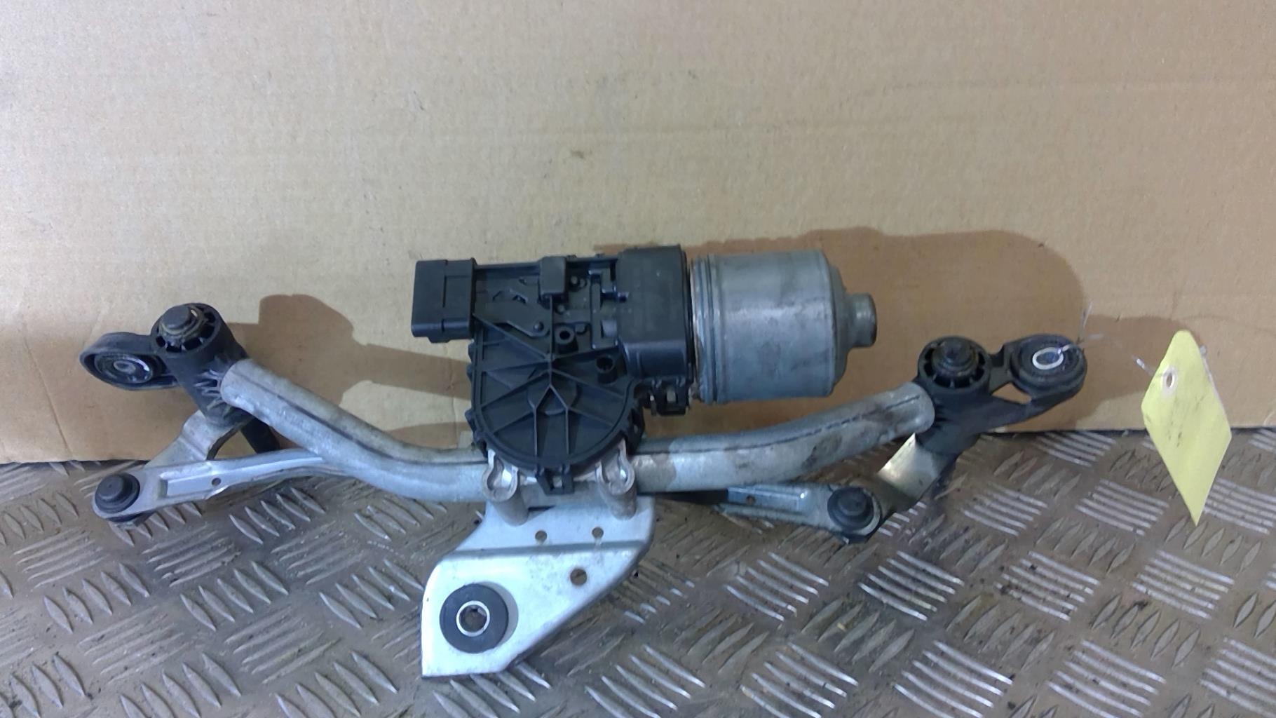 Moteur essuie glace avant
