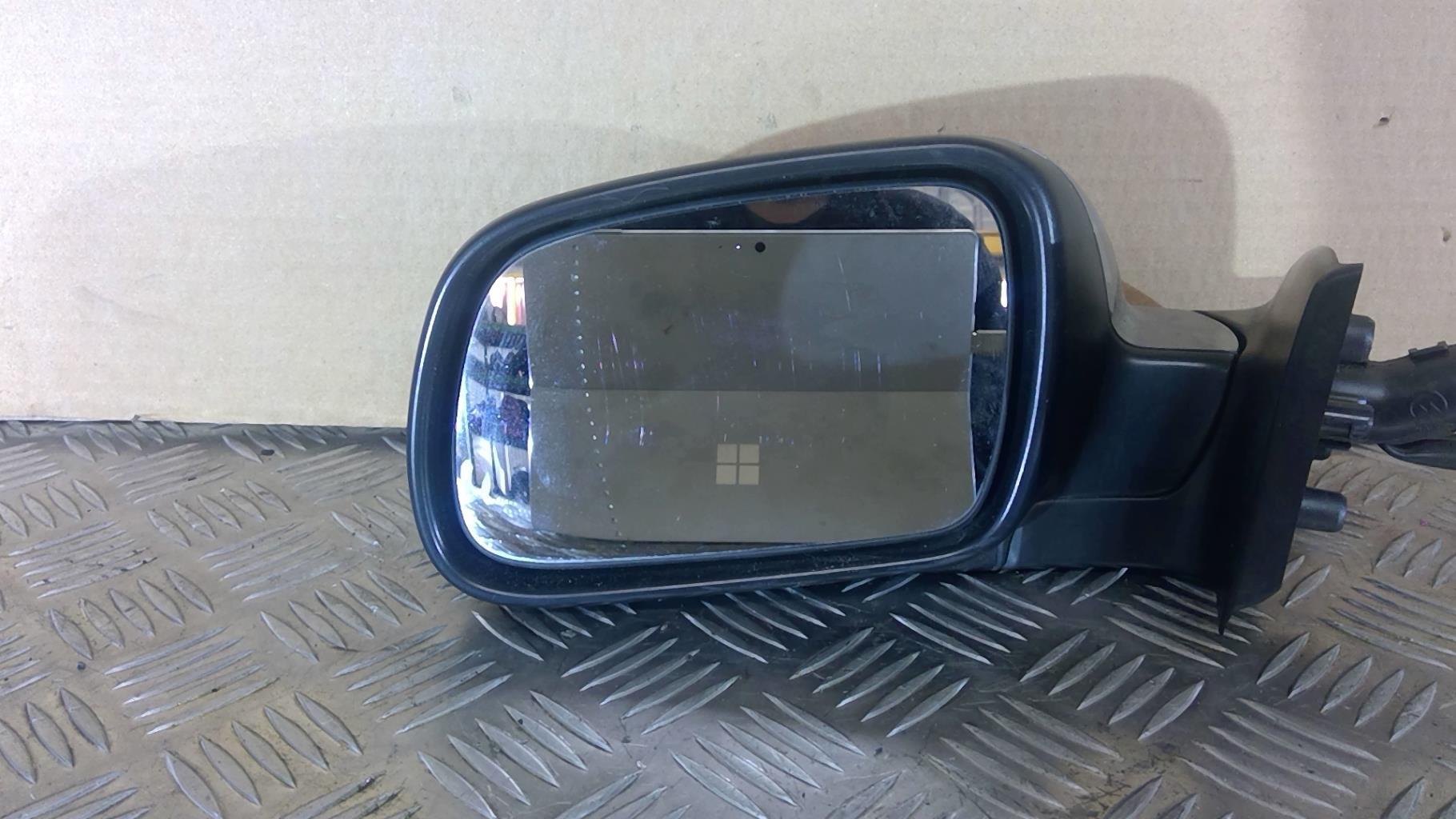 Specchietto retrovisore sinistro