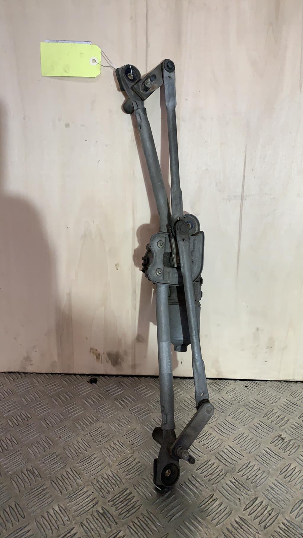 Moteur essuie glace avant