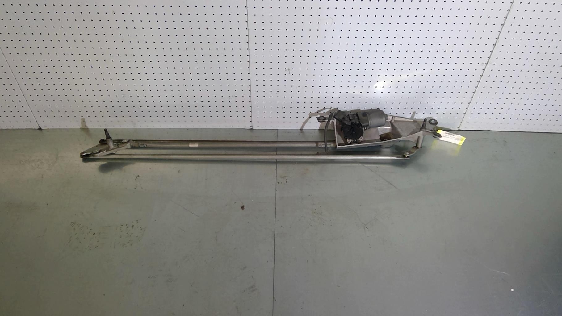 Moteur essuie glace avant