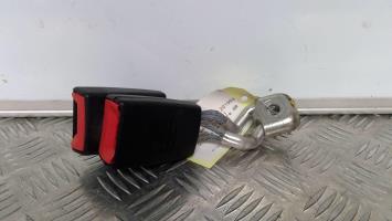Attache ceinture arriere centrale