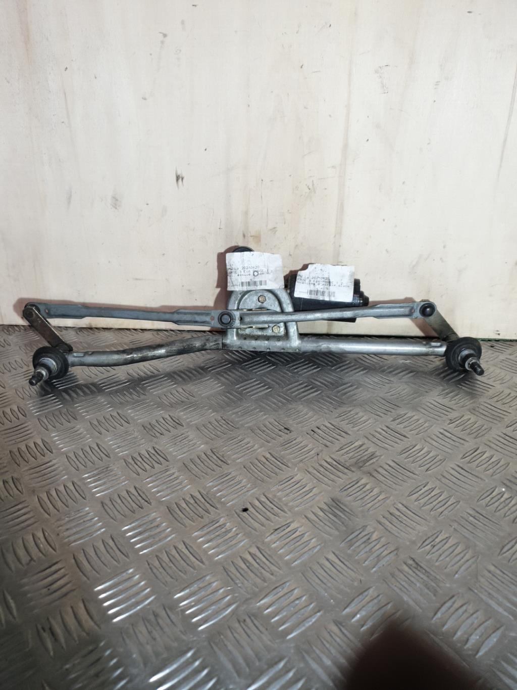 Moteur essuie glace avant