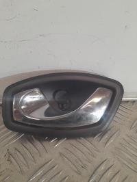 Poignee porte avant gauche