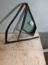 Ventanilla triangular delantera derecha (puerta)