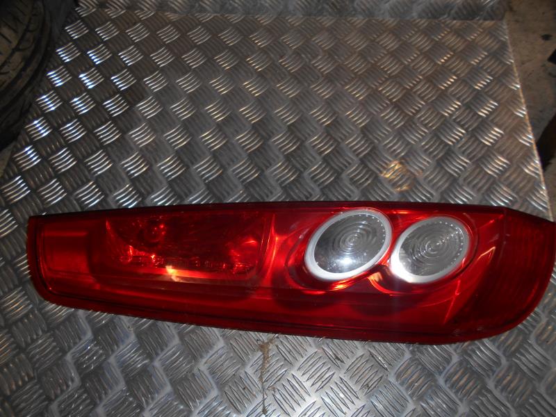 Fanale posteriore principale sinistro (luci)