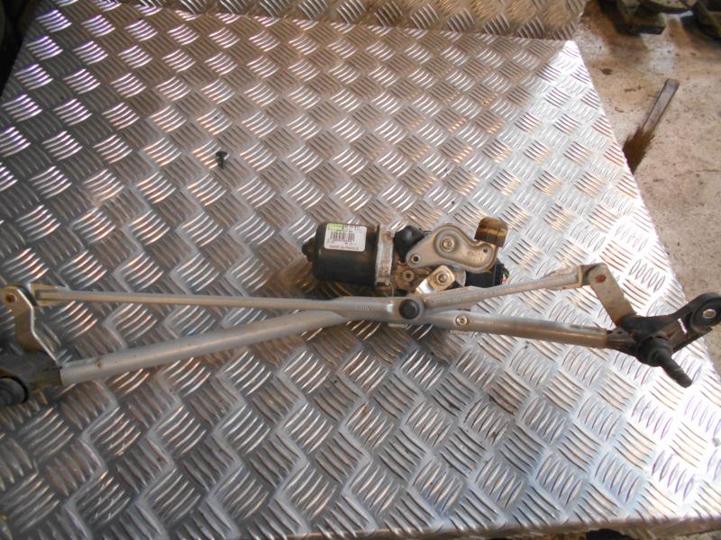 Moteur essuie glace avant