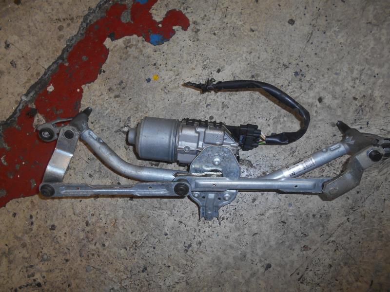 Moteur essuie glace avant
