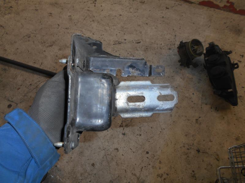 Support moteur gauche