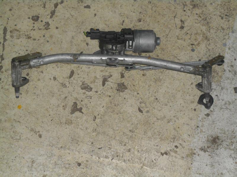 Moteur essuie glace avant