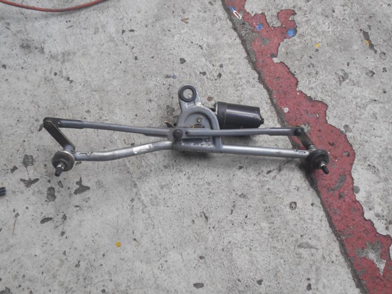 Moteur essuie glace avant