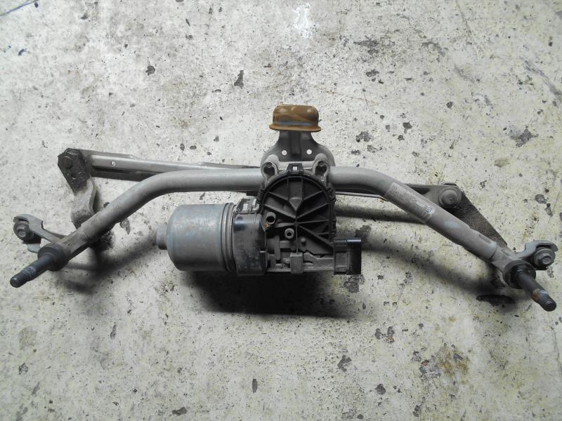 Moteur essuie glace avant