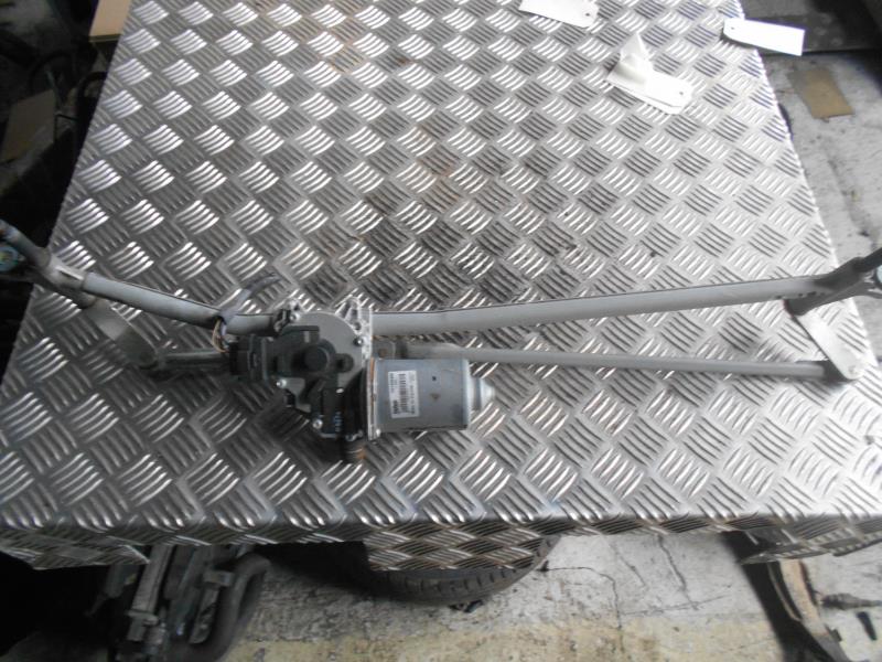 Moteur essuie glace avant