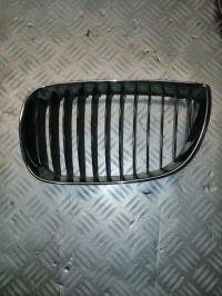Grille de calandre gauche
