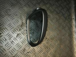 Carcasa del retrovisor derecho