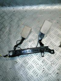 Attache ceinture arriere droit