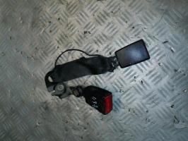 Attache ceinture arriere droit