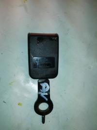 Attache ceinture centrale avant