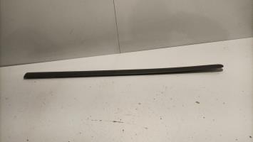 Baguette de porte avant droite