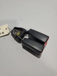 Attache ceinture arriere centrale