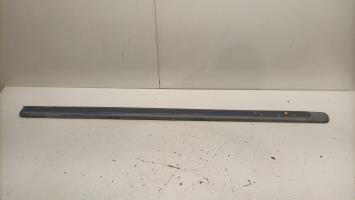 Baguette de porte avant droite
