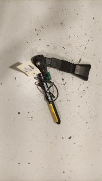 Attache ceinture avant gauche